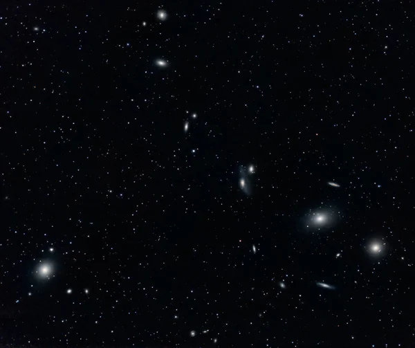 Markarian 's Chain Galaxy Cluster in Virgo capturado com um amato — Fotografia de Stock