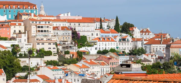 Панорамный вид на район Граца в Лиссабоне, Португалия — стоковое фото