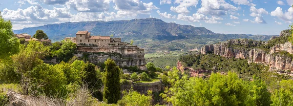 Panoramautsikt över den medeltida byn Siurana i Katalonien — Stockfoto