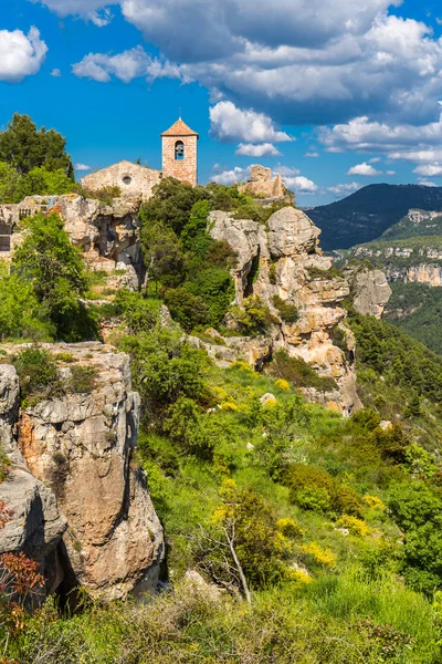 Santa Maria de Siurana ve Romanesk kilise görünümünü — Stok fotoğraf