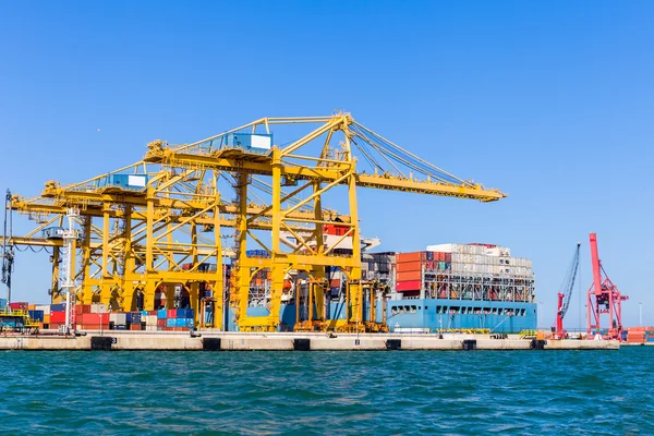 Cargo Ship Loading Containers — Stock Photo, Image