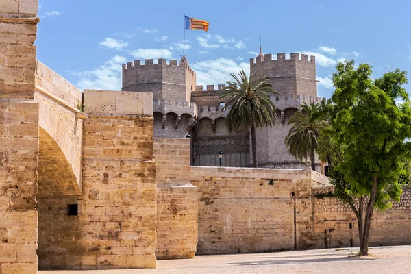 Torre de Serranos, um dos doze portões que faziam parte de — Fotografia de Stock