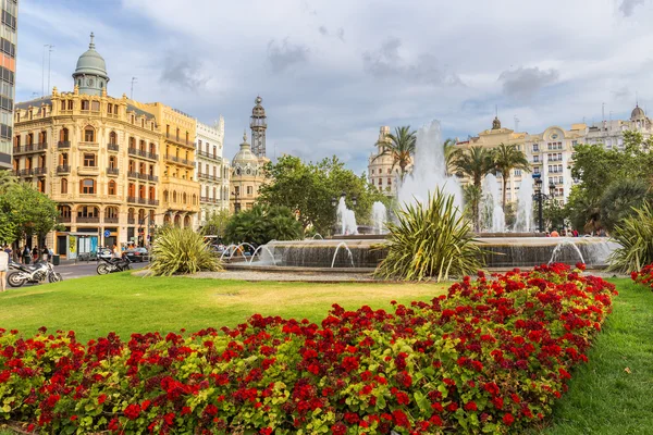 Plaza del Ayuntamiento de Valencia con edificios Casa Ferrer y Noguera —  Fotos de Stock