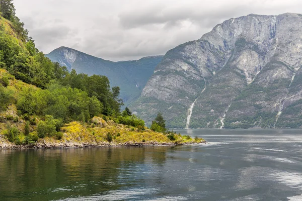 Vista panorâmica de Aurlandsfjord na Noruega — Fotografia de Stock