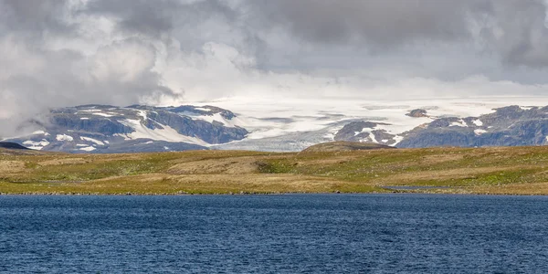 Glaciar Hardangerjokulen en la cima de la meseta Hardangervidda en Ho —  Fotos de Stock