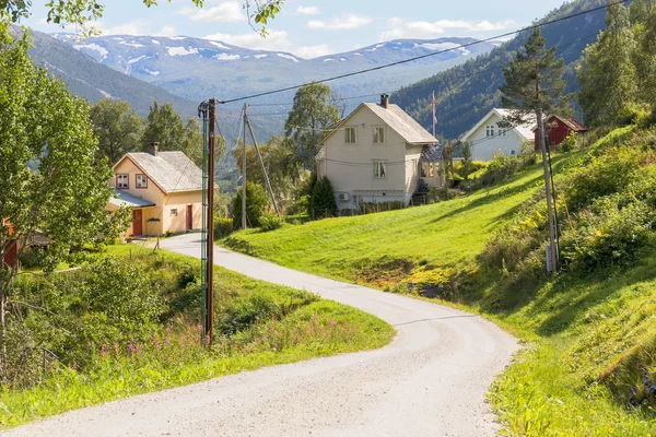 Strada e halmet intorno a Stalheim a Hordaland, Norvegia — Foto Stock