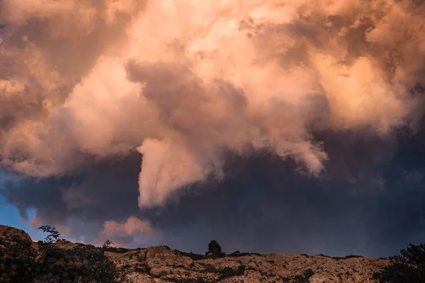 Nubes Tormenta Iluminadas Por Luz Del Atardecer — Foto de Stock