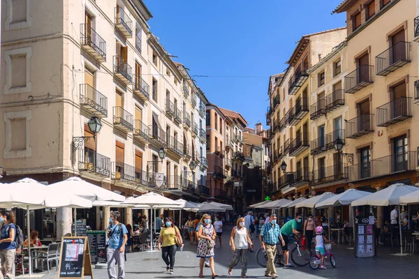 Tourists Teruel Walking Wearing Mask Covid Pandemic — Stockfoto