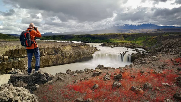 Landskapsfotograf Fånga Bild Thjofafoss Vattenfall Med Hekla Vulkan Toppen Island — Stockfoto