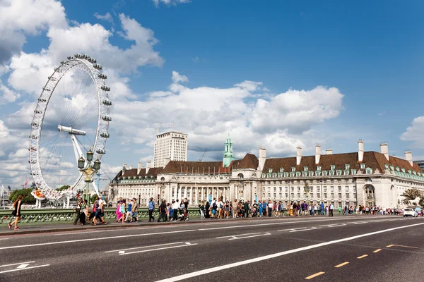 LONDON - AUGUST 4:  London Eye, on August 4, 2014 in London. The — Stock Photo, Image