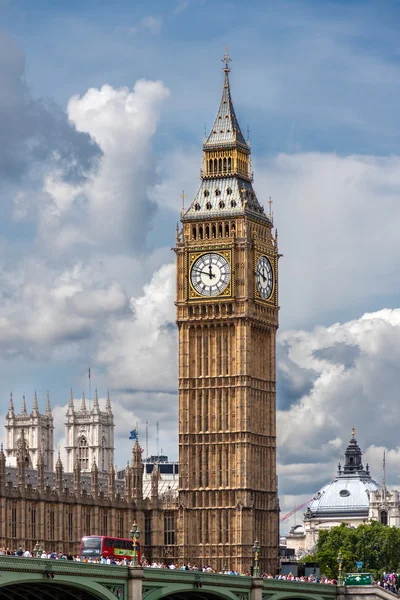 LONDON, UNITED KINGDOM 4: The Elizabeth Tower pada bulan Agustus — Stok Foto