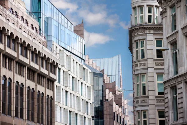 Arquitectura de contraste de color en Londres — Foto de Stock