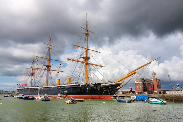 PORTSMOUTH, UK -AUGUST 14:  HMS Warrior, the first iron-clad bat — Stock Photo, Image