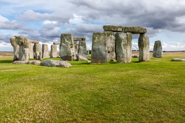 Stonehenge - muinainen esihistoriallinen kivi muistomerkki lähellä Salisbur — kuvapankkivalokuva