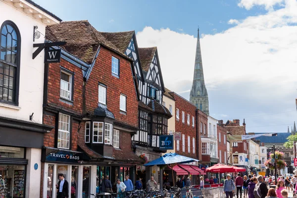 SALISBURY, REINO UNIDO - 11 DE AGOSTO: Pessoas que visitam Salisbury — Fotografia de Stock