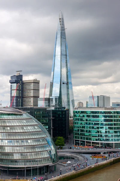 Londýn-srpen 6: london Panorama s radnice, střep, řeka th — Stock fotografie