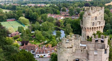  View of Warwick castle  clipart
