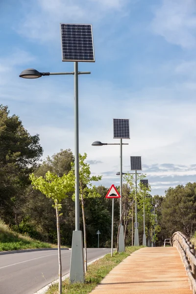 Lapms de rua alimentado por energia solar — Fotografia de Stock