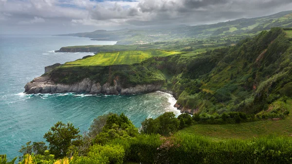 Costa norte de Sao Miguel, Islas Azores, vista desde Santa Ir — Foto de Stock