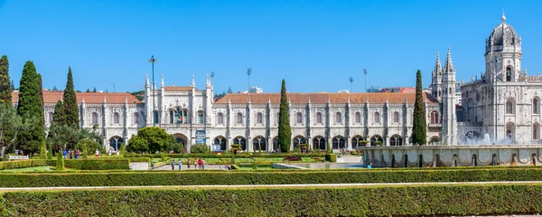 LISBOA 8 DE AGOSTO: O Mosteiro de Jerónimos em 8 de agosto de 2015 em — Fotografia de Stock