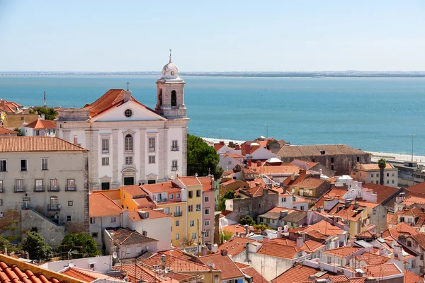 Paysage urbain de Lisbonne du quartier d'Alfama, Portugal — Photo