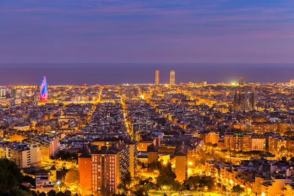 Barcelona Panorama odpoledne na modré hodiny — Stock fotografie