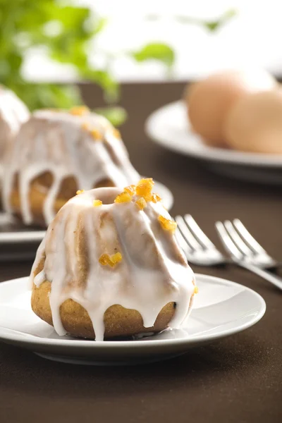 Torta di Pasqua su piatto bianco — Foto Stock