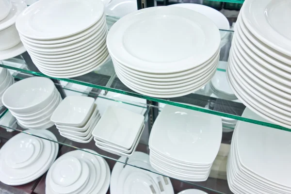 Nuovi piatti bianchi — Foto Stock