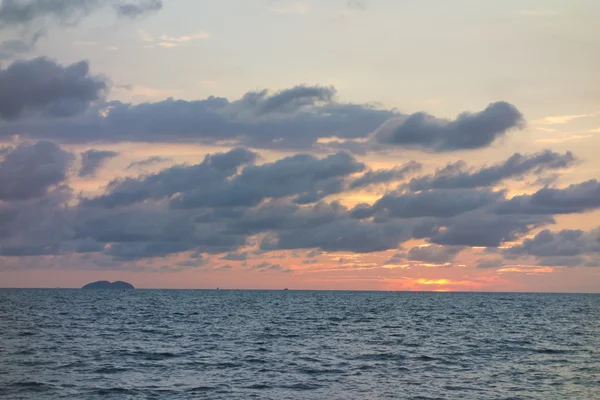 Puesta de sol sobre el mar — Foto de Stock