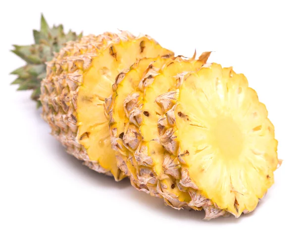 Reife Ananas auf Weiß — Stockfoto