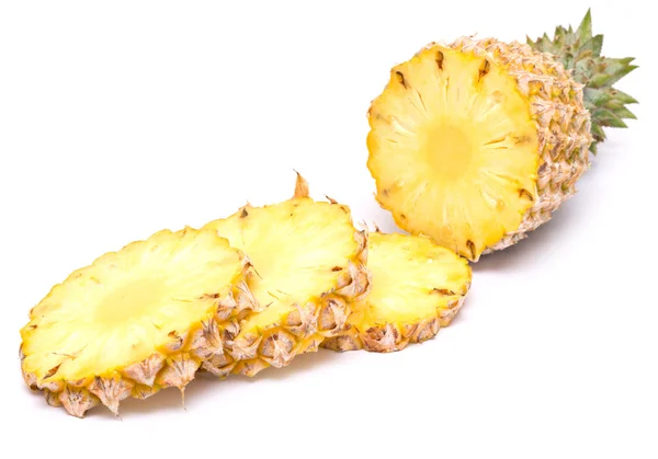 Zralé ananas na bílém — Stock fotografie