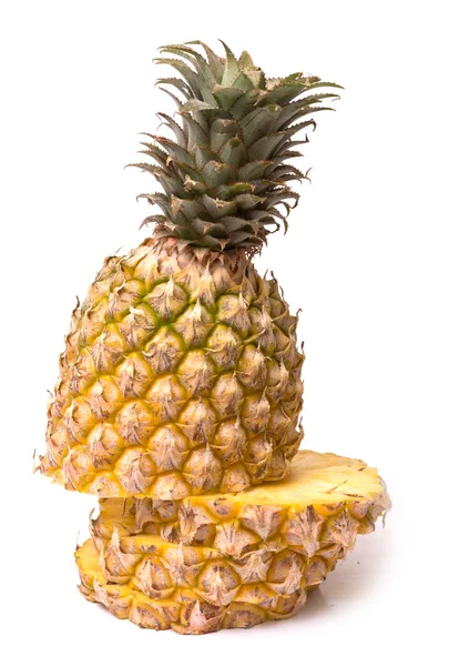 Zralé ananas na bílém — Stock fotografie