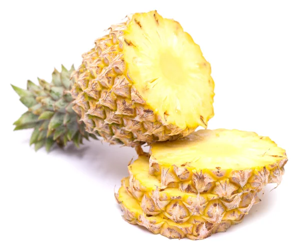 Érett ananász fehér alapon — Stock Fotó