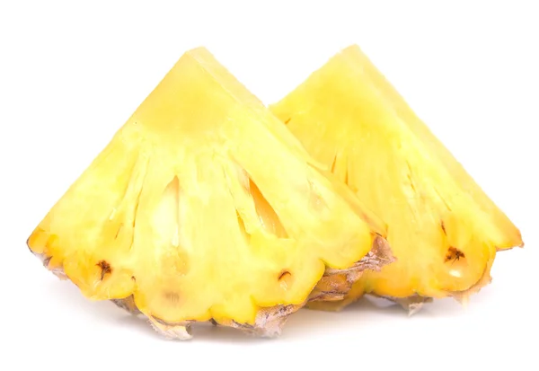Rijpe ananas op wit — Stockfoto