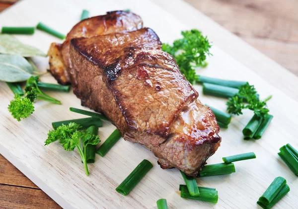 Carne de res a la parrilla —  Fotos de Stock