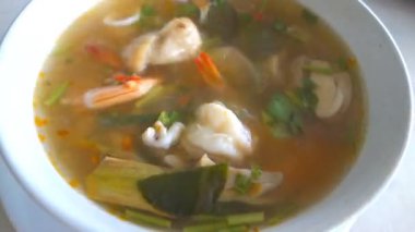 Tayland baharatlı çorba tom yam
