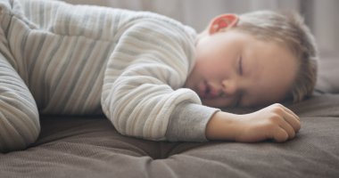 Uyuyan sevimli bebek