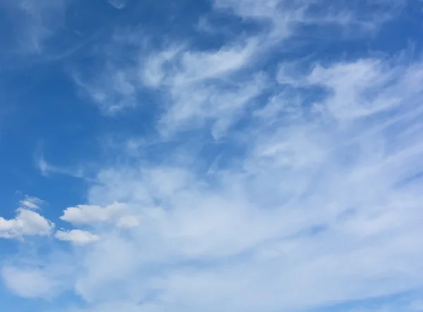 Blå himmel bakgrund — Stockfoto