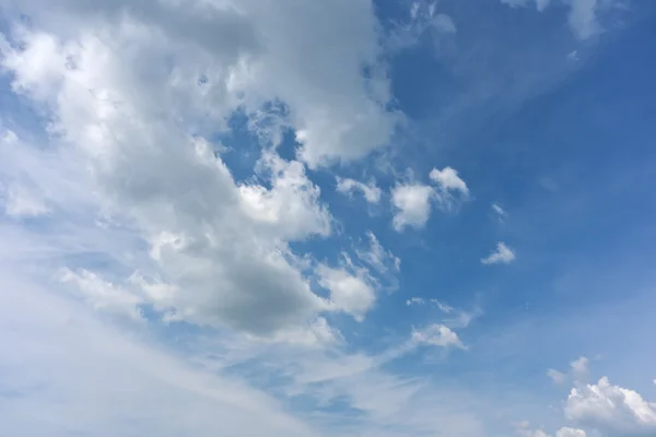 Blauer Himmel Hintergrund — Stockfoto