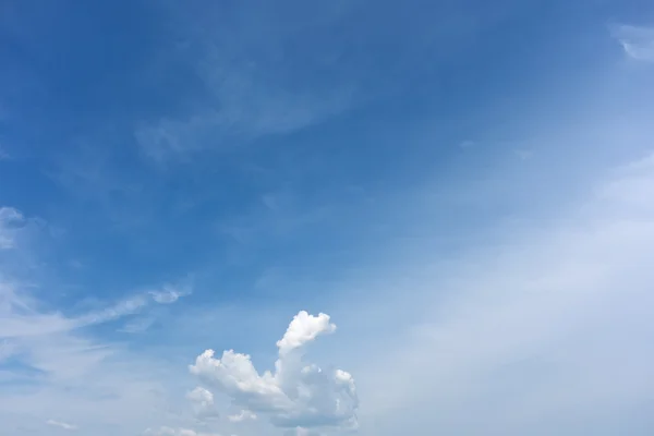 Blå himmel bakgrund — Stockfoto