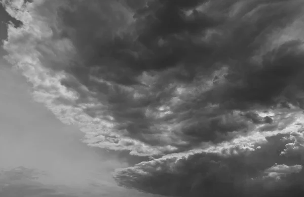Tmavé deštivé mraky — Stock fotografie