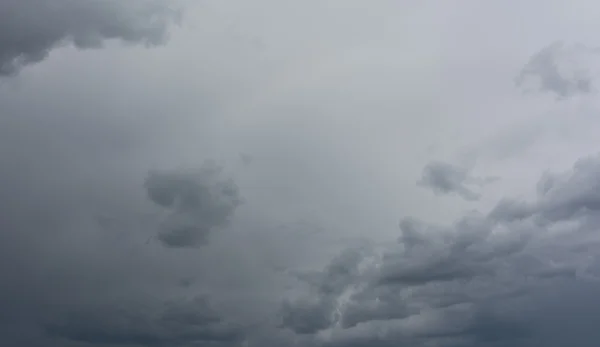 漆黑的雨天 — 图库照片