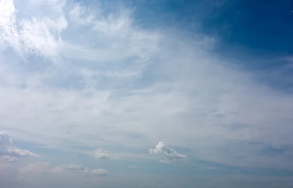 Blå himmel bakgrund — Stockfoto