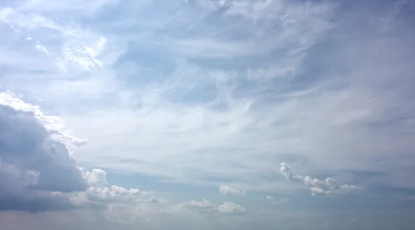 Cielo azul lluvia —  Fotos de Stock