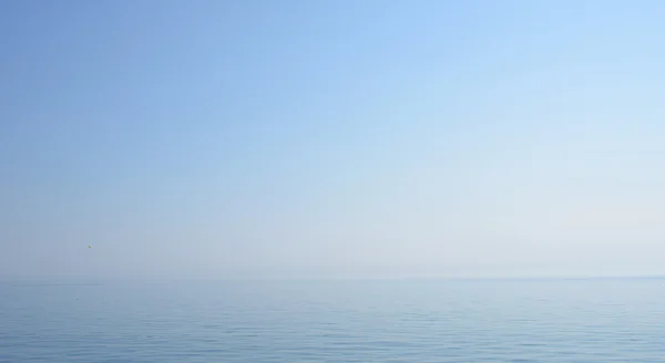 Mar azul bonito — Fotografia de Stock