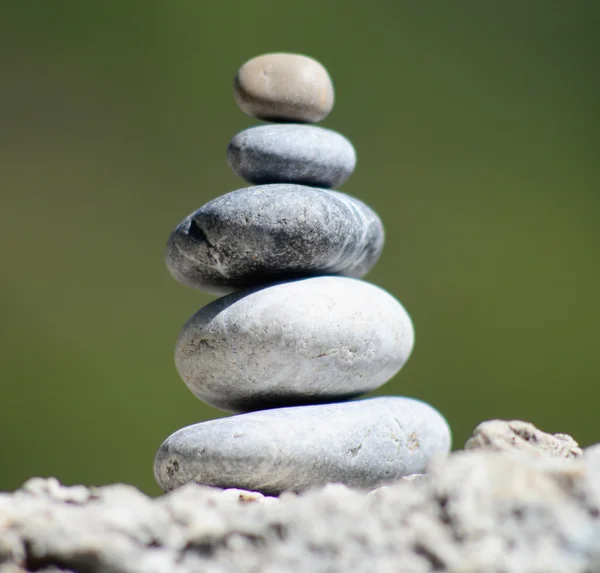 Balanceamento de torre de pedra — Fotografia de Stock