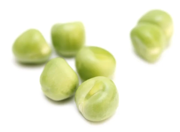 Guisantes verdes sobre blanco — Foto de Stock