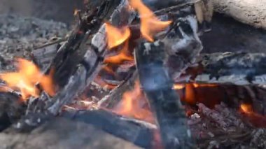 Şenlik ateşini yakın