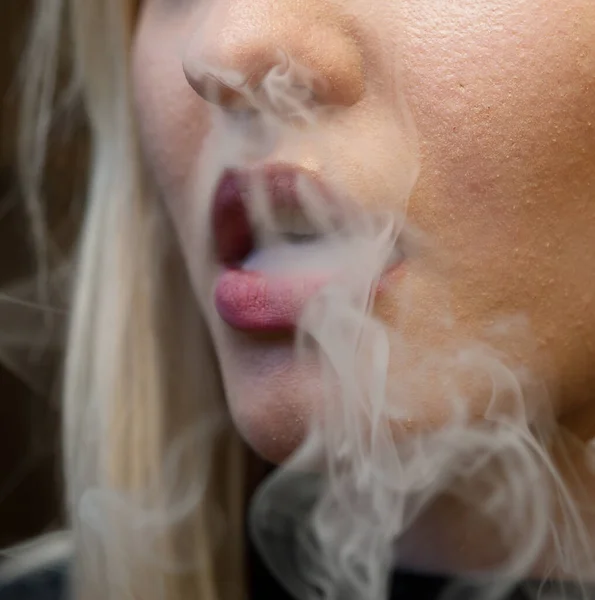 Close Shot Woman Smoking — Stock Photo, Image