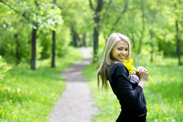 Glad kvinna — Stockfoto